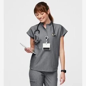 FIGS Rafaela Oversized Scrub Technical Collection Top Size Small